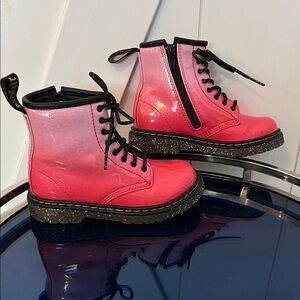 Dr. Martens toddler Stylish glitter boots-size 10-Pretty in pink 💗🦩👛!